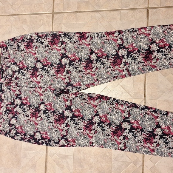 Q women's Charter Club floral stretch plus size denim pants size 18. EUC - Picture 1 of 6